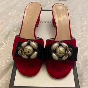 GUCCI Red Women's Velvet Mid-heel with Bee Sandals